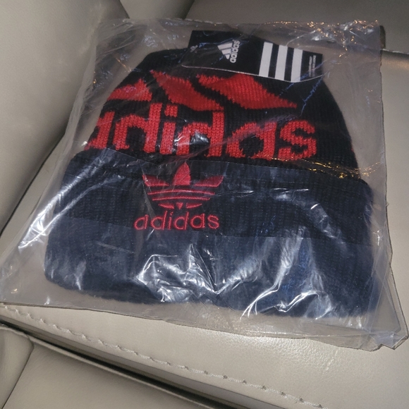 WINTER HATS - Picture 5 of 16